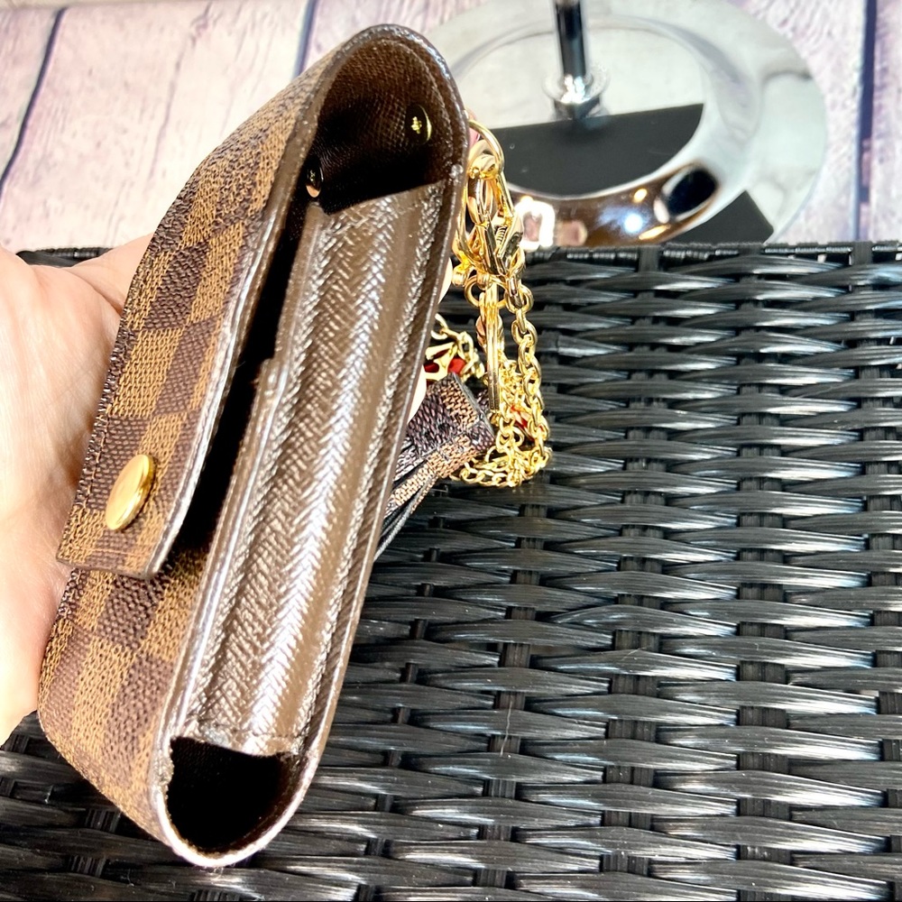Louis Vuitton key fob holder pouch keychain in Damier Ebene with bag charm - Picture 7 of 16
